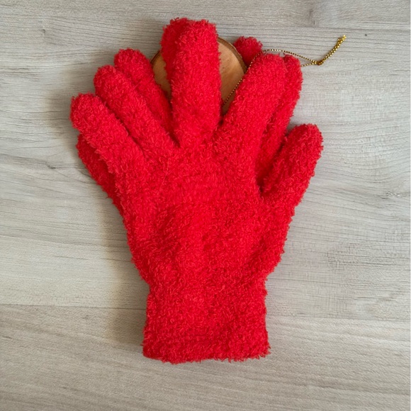 🔵 {3/$20} Holiday Gift Set - Fuzzy Gloves & Ornament - Picture 4 of 6